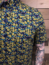 Load image into Gallery viewer, KENNINGTON- GOLD COAST FLOWER BUTTON UP
